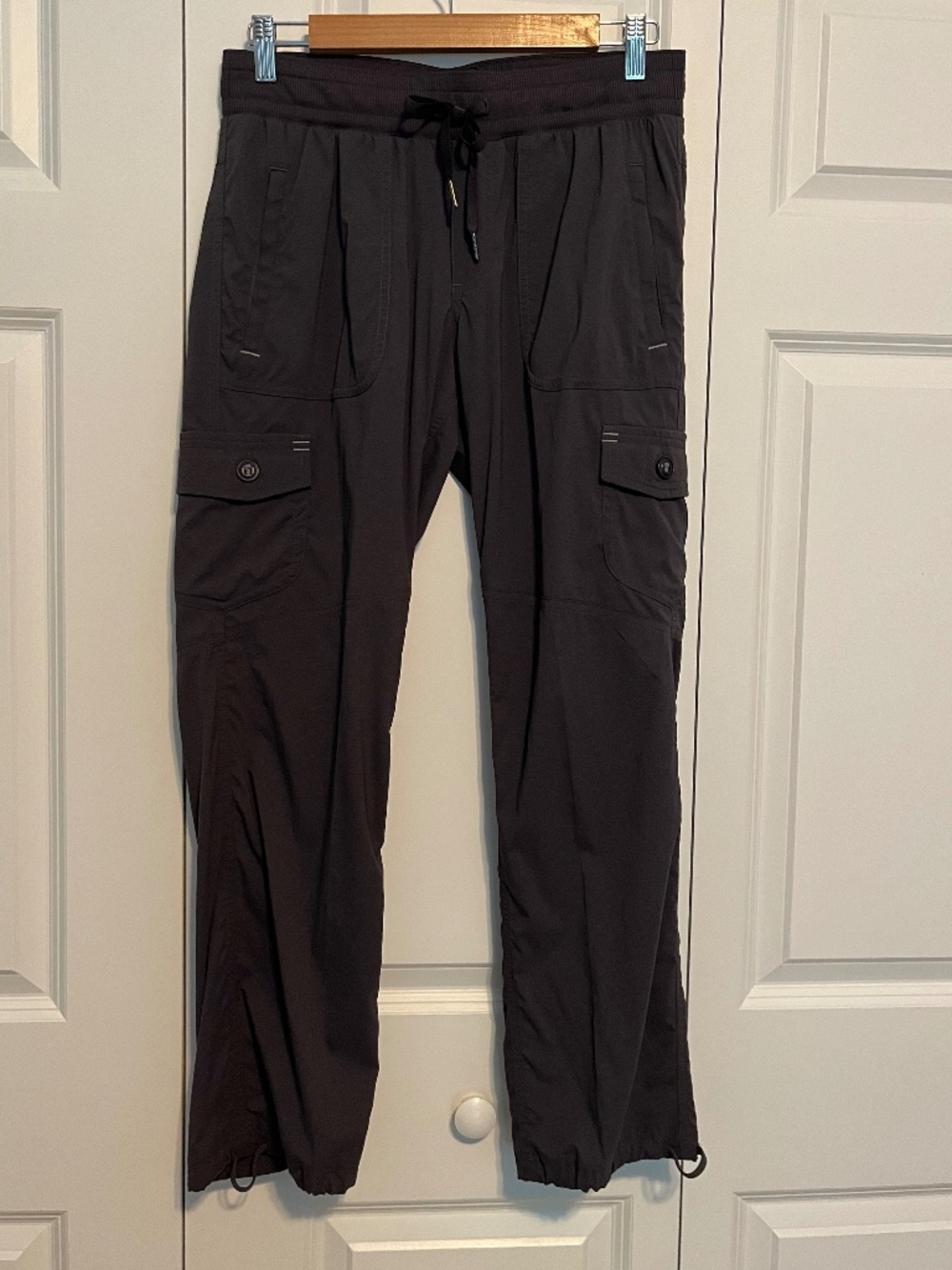 Women's LL Bean Vista Camp-Hike-Walk Pants, Straight Leg Cargo, Sz Pet Small - Picture 2 of 12